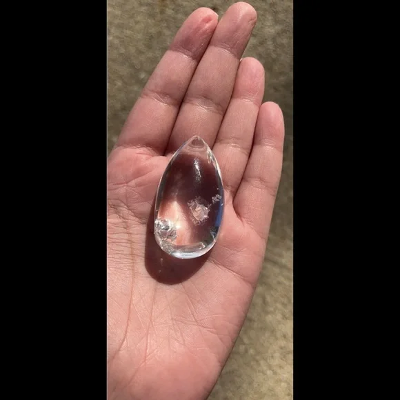 Clear Quartz 💧 Crystal - Picture 3 of 9